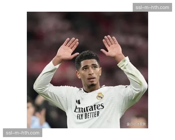 特写：贝林厄姆中场拦截后长途奔袭60米分球，策动皇马锁定胜局一球